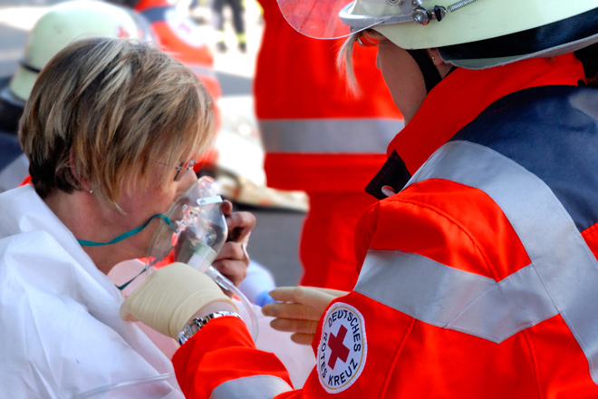Helferübung: Bereitschaften - Sanitätsdienst; Journalistencamp Szenario „Brandanschlag auf ein Jugendheim“ Helferübung: Bereitschaften - Sanitätsdienst; Journalistencamp Szenario „Brandanschlag auf ein Jugendheim“
